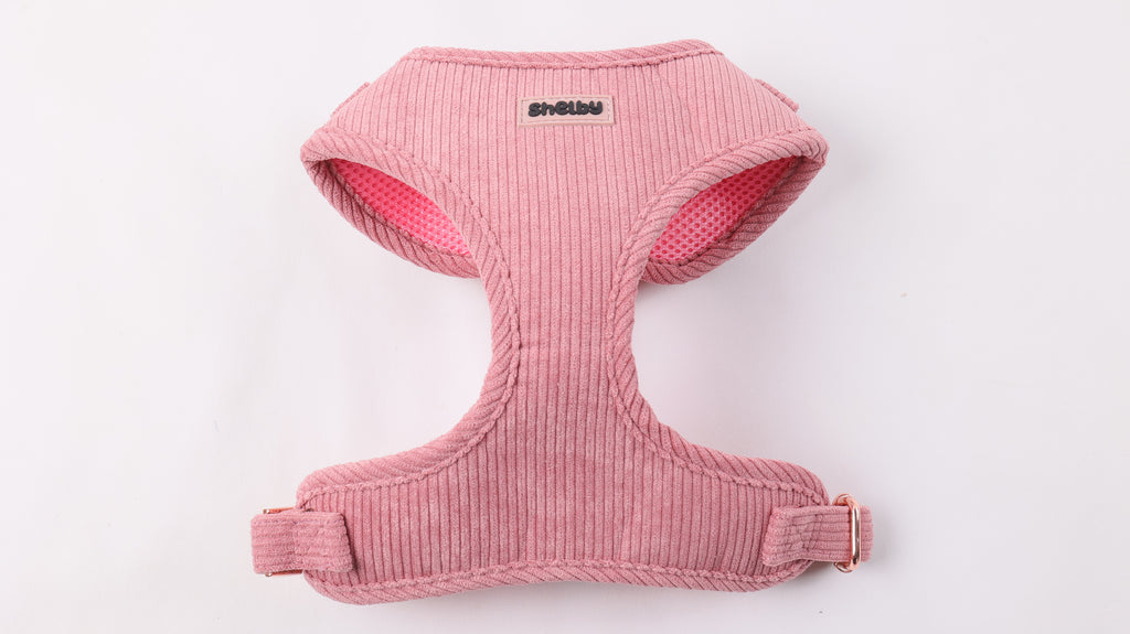 Harnais pour chien en velours côtelé rose fait main – Élégant avec finitions métalliques